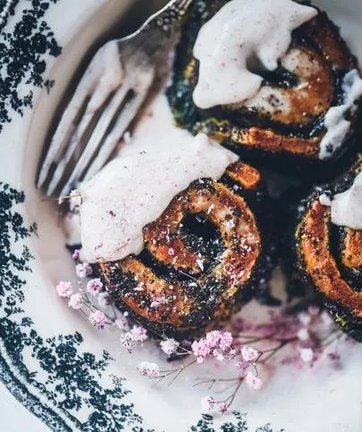 Сдобные булочки с маковой начинкой и заварным кремом (Алина Тютькова)