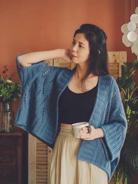 [Вяжи.ру] Кардиган без застежки спицами из толстой пряжи Felia (Irene Lin)