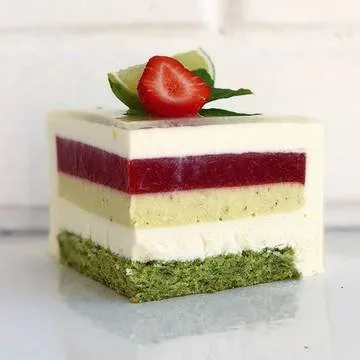 Рецет-техника муссового торта Клубничный фреш (Юлия Тарасова)