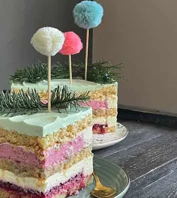 [vinicook] Кедровый торт с мятным ганашом, бруснично-йогуртовым муссом и клюквенным конфи (Анастасия Винийчук)