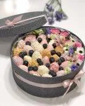[ChocoBerry School] Закрывающаяся коробка с живыми цветами и клубникой (Алина Черенцова)