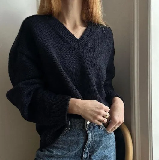 [Вяжи.ру] Sweater no.30 V-Neck с плечами-погонами, вязаный спицами сверху (My Favourite Things)