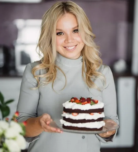 Кондитерка. 24 видеоурока (Алина Ахмадиева)