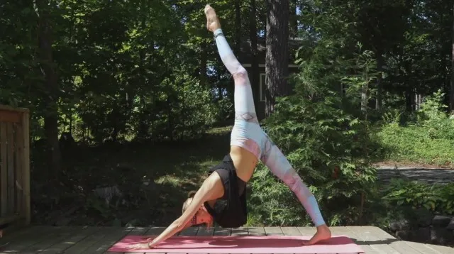 [Bohobeautiful] 45 Minute Power Yoga Flow | It’s Time To Focus On Your Core (Juliana Spicoluk)