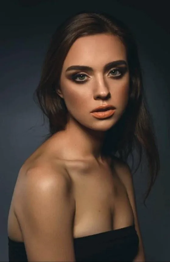 Advanced Studio Portrait Retouching in Photoshop (Marcin Mikus)