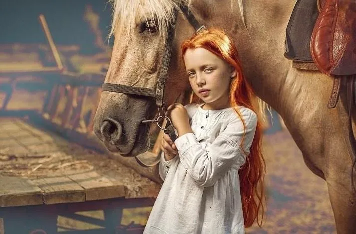 Рыжая девочка / Red haired girl with horse (Дмитрий Усанин) на английском языке
