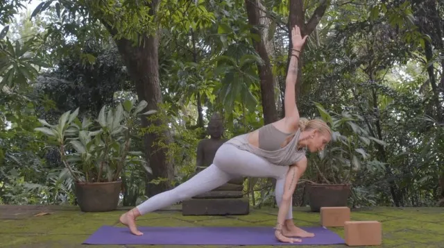 [Bohobeautiful] Ignite Your Fire From Within | Power Yoga Flow For Strength. Fire Exclusive Series Pt2 (Juliana Spicoluk)