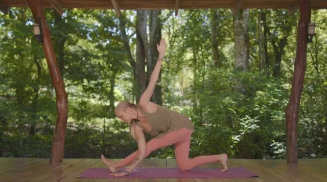[Bohobeautiful] Vinyasa Flow For Deep Heart Connection. Heart Yoga Exclusive Series Pt2 (Juliana Spicoluk)