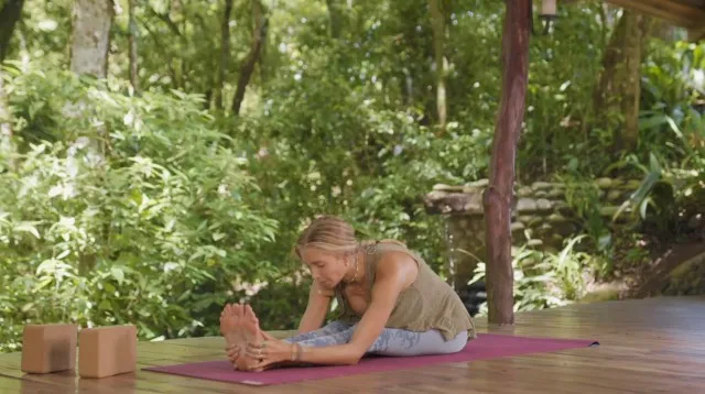 [Bohobeautiful] Hatha Yoga For The Soul. Heart Yoga Exclusive Series Pt 4 (Juliana Spicoluk)