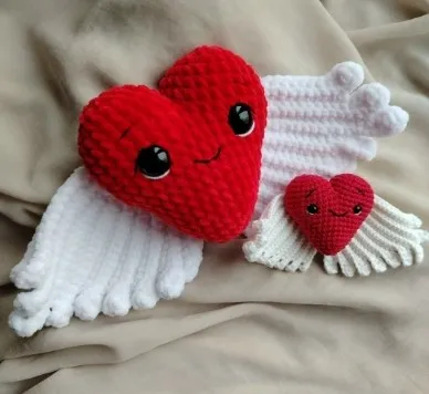 [Anna_hello_kNitty] Сердце с крыльями мастер-класс по вязанию игрушки крючком (Анна Кропта)
