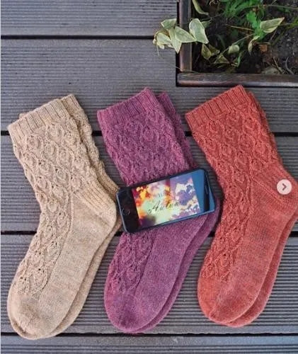 Женственные носки «Linden Socks» (Юля Вяжувий)