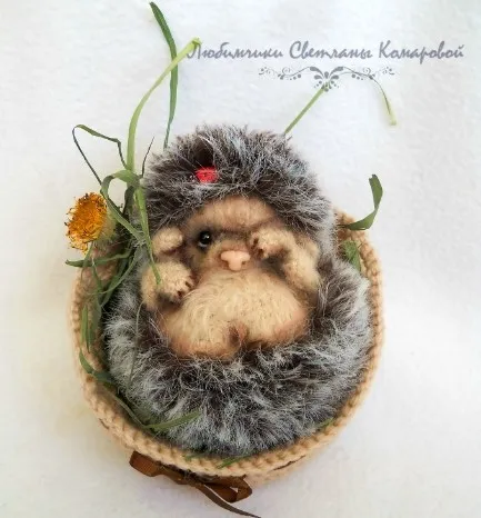 Ежонок в корзинке (Светлана Комарова)