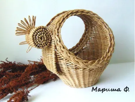 [Newspaper_weaving] Пасхальная курочка (Марина Федорова)