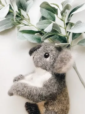 Вязаная Коала спицами (Claire Garland)