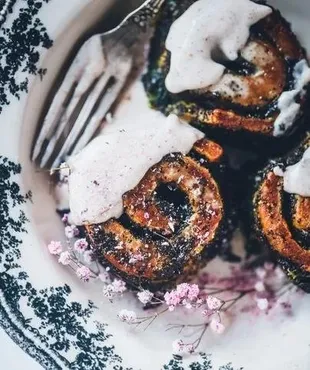 Сдобные булочки с маковой начинкой и заварным кремом (Алина Тютькова)