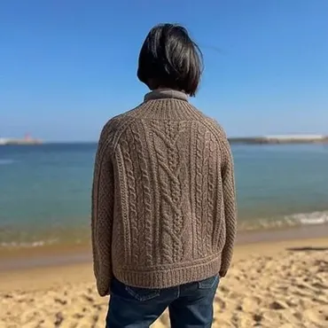 [Вяжи.ру] Вязаный спицами кардиган с косами Hotchoco Cardigan My Size
