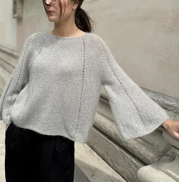 [Вяжи.ру] Пуловер с рукавами колокол лицевой гладью сверху вниз Breath Blouse (Гадрэн Фэсл)