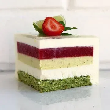 Рецет-техника муссового торта Клубничный фреш (Юлия Тарасова)