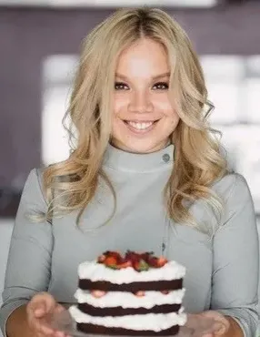Мини-тарты с меренгой и ягодным курдом (Алина Ахмадиева)
