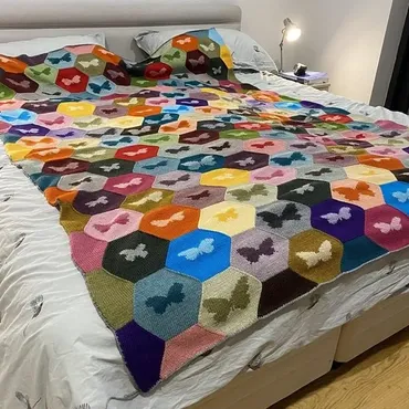 [Вяжи.ру] Жаккардовый плед с бабочками Butterfly Patchwork Quilt (Dee Hardwicke)