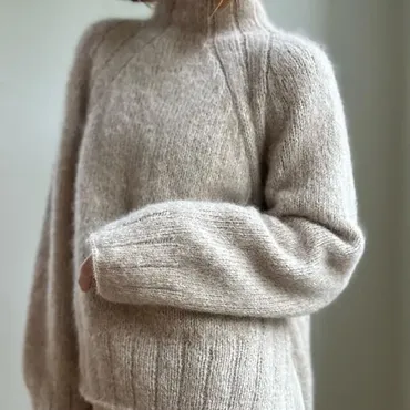 [Вяжи.ру] Теплый свитер с красивым регланом Sweater no 33, вязаный спицами сверху (My Favourite Things)