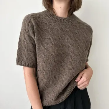 [Вяжи.ру] Комфортная футболка с плечом-погоном Shoreline, вязаная спицами сверху (Ozetta)