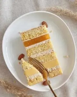 Торт «Абрикос-Миндаль» (yanni.bakery)
