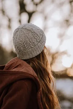 [Fiber Tales] Gro Hat | Шапка Gro спицами
