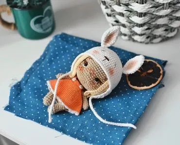 [Straw Animals] Мастер-класс по вязанию куклы в шапочке-зайке крючком (Юлия Устименко)