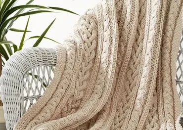 Плед Braided Cables Knit Throw (Yarnspirations Design Studio)