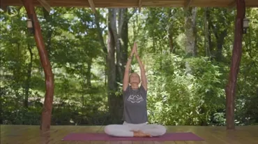 [Bohobeautiful] Yoga To Slow Yourself Down | Sacred Grounding Flow. Heart Yoga Exclusive Series Pt1 (Juliana Spicoluk)