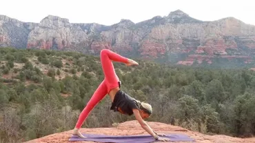 [Bohobeautiful] Detox Yoga Flow | Cleanse & Reboot Your System (Juliana Spicoluk)