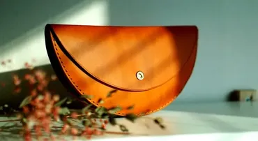 Клатч из кожи «Полумесяц» (HahnsAtelier)