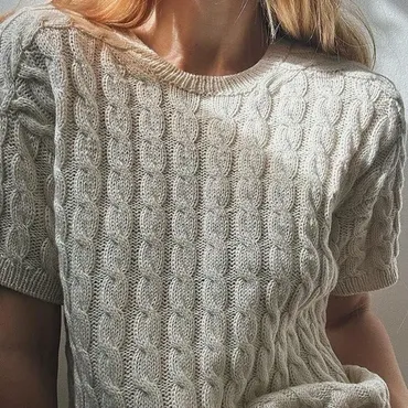 [Вяжи.ру] Модная футболка косами Tee no. 2, вязаная спицами сверху (My Favourite Things)