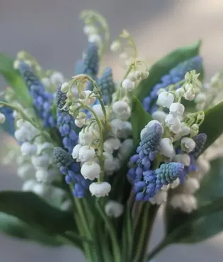 Ландыши из холодного фарфора  (Инна Голубева)