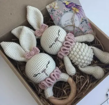 [Toys_knit_anny] Тактильный зайка и погремушка-грызунок (Анна Борисова)