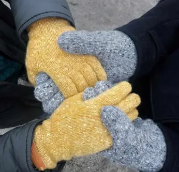 Твидовые перчатки: женские Essential и мужские Manly gloves (yuliagunaliknits)