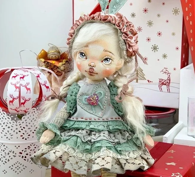 Роспись лица маленькой куклы (София Покровская)