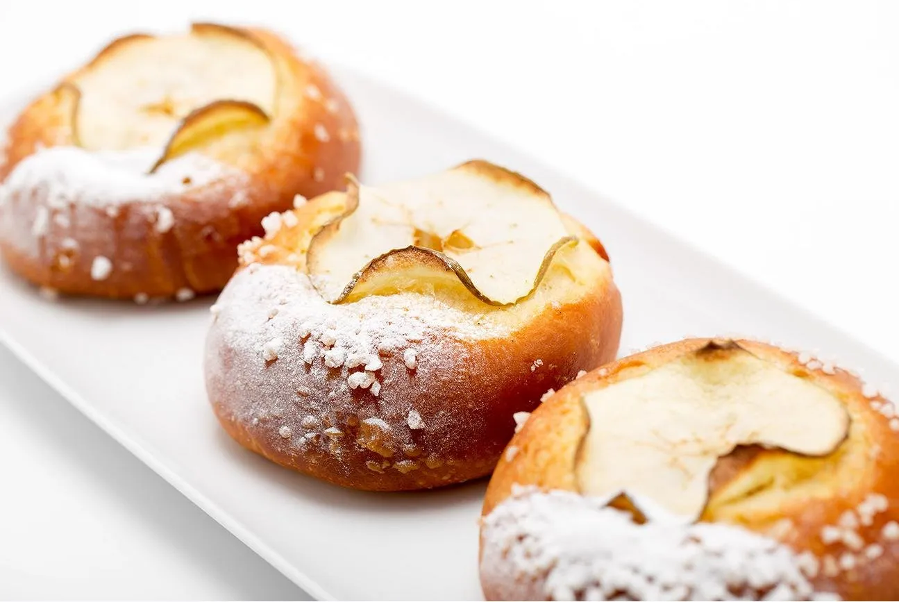 [PastryCampus] Классическая бриошь и бриошь с начинкой (Ханс Овандо)