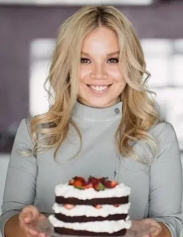 Мини-тарты с меренгой и ягодным курдом (Алина Ахмадиева)