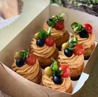 Закусочныe капкейки «Капрезе» (brutal_cakes)