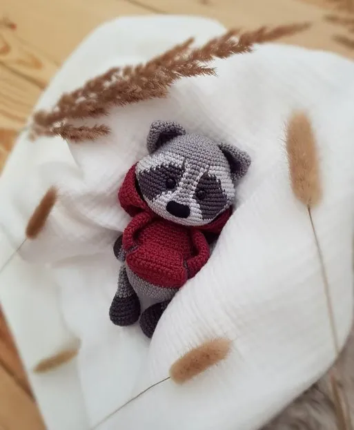 [NeyNeyCrochet] Енот Мо (Agnes)