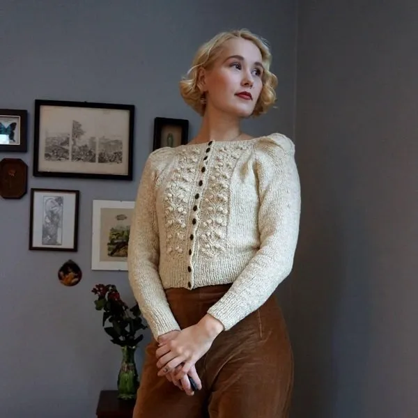 [Вяжи.ру] Вязаный спицами женский винтажный жакет Forest Berry (Fabel Knitwear)