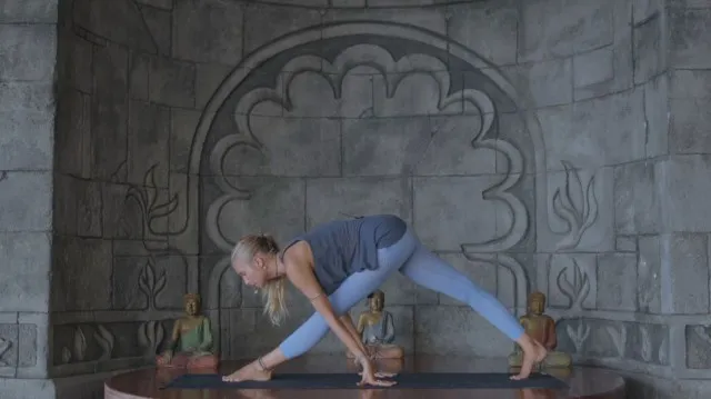 [Bohobeautiful] Yoga Flow To Cultivate Stillness From Within | «Just Flow» Exclusive Yoga (Juliana Spicoluk)