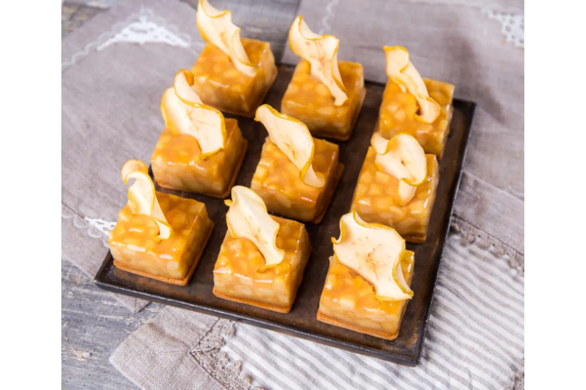 [Pastry is magic] Пирожное «Яблочный тарт». Пакет Стандартный (Нина Тарасова)