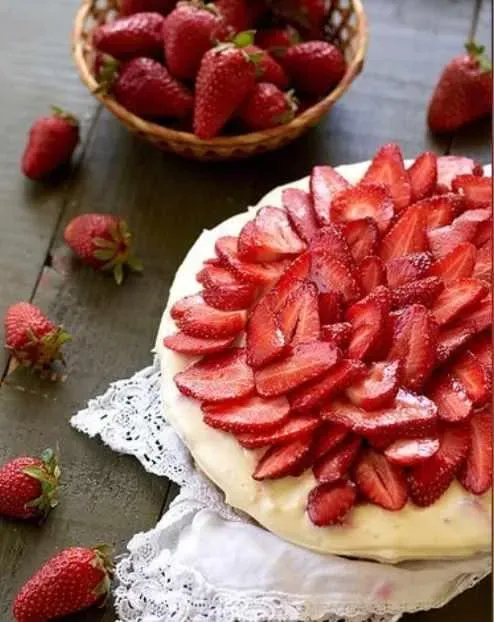 [Первая Вега Онлайн Школа] Миндальный дакуаз с клубникой и белым шоколадом (Хариприя)