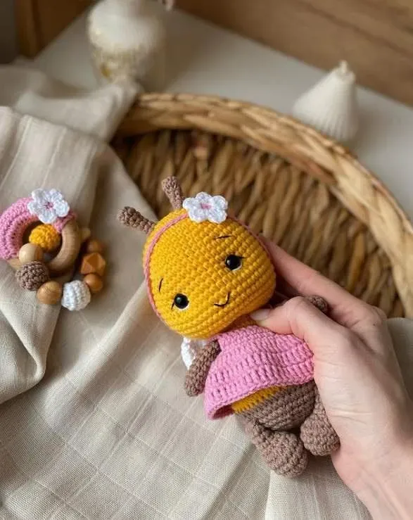 [pinetki_studio_] Пчелка