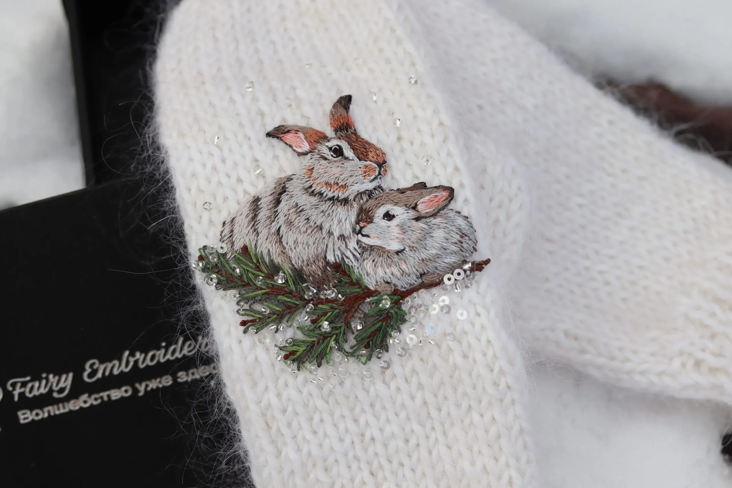 Вышивка на варежках Зайка мой (Fairy Embroidery)
